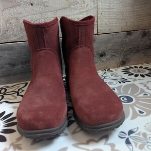 Bogs Betty Low Waterproof Suede Boots in Ox Blood- Size 8